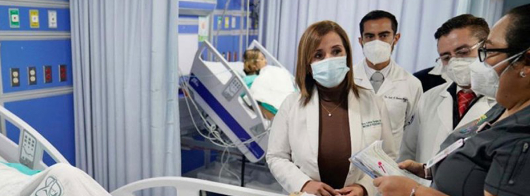 La directora de Prestaciones Médicas del IMSS, doctora Célida Duque Molina (centro), en el Hospital Siglo XXI. Foto: IMSS