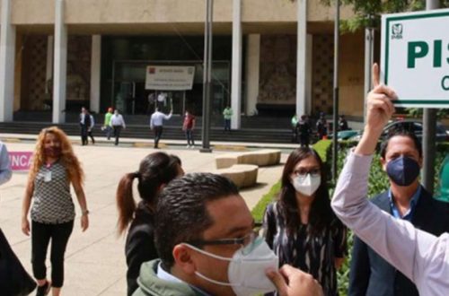 Más de mil 900 trabajadoras y trabajadores del IMSS, participaron en la Ciudad de México en un simulacro con hipótesis de sismo de 7.1 grados. Foto: @zoerobledo