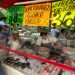 Precios de alimentos en tianguis de la Condesa, CDMX. Foto Pablo Ramos