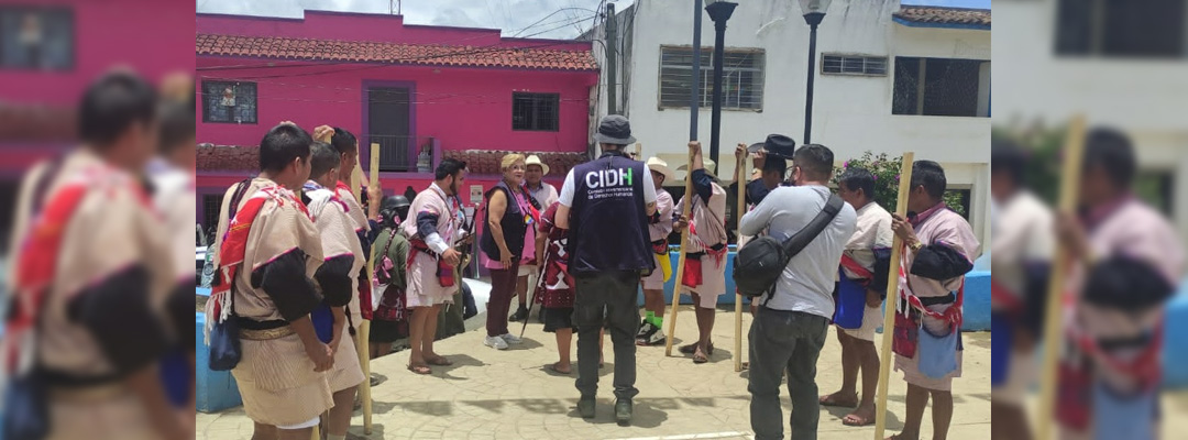 Desplazados por la violencia en Chalchihuitán, Chiapas, se reunieron con la relatora de la CIDH, Esmeralda Arosamena. Foto ‘La Jornada’