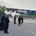 Elementos de la Secretaría de Seguridad de Protección Ciudadana desplegaron un operativo de disuasión para mover a los normalistas y liberar la caseta que va a San Cristóbal de las Casas, el 21 de septiembre de 2022. Foto ‘La Jornada’