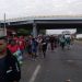 Pie de Foto.- Migrantes de distintas nacionalidades partieron de madrugada del parque central Miguel Hidalgo de Tapachula, Chiapas. Foto ‘La Jornada’