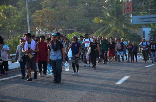 Unas tres mil personas integran el llamado viacrucis migrante que partió el domingoe 23 de abril desde Tapachula, Chiapas. Foto Cuartoscuro
