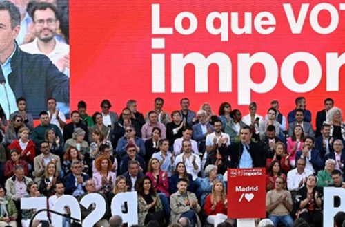 El presidente del Gobierno de España, Pedro Sánchez, habla durante una reunión electoral de los líderes del Partido Socialista de España (PSOE) en Madrid el 25 de mayo de 2023. Foto Afp