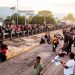 Pie de Foto.- Migrantes bloquearon la carretera costera de Chiapas que va de Huixtla a Villacomatitlán, el 8 de noviembre de 2023. Foto Cuartoscuro