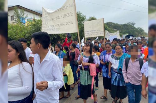 Pie de Foto.- Más de mil personas participaron en la marcha en el municipio de Sitalá, Chiapas. Foto ‘La Jornada’