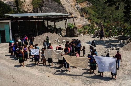 Pie de Foto.- Familias de Chenalhó, Chiapas, desplazadas por la violencia. Foto Cuartoscuro / Archivo