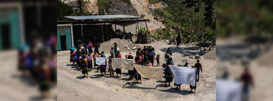 Pie de Foto.- Familias de Chenalhó, Chiapas, desplazadas por la violencia. Foto Cuartoscuro / Archivo