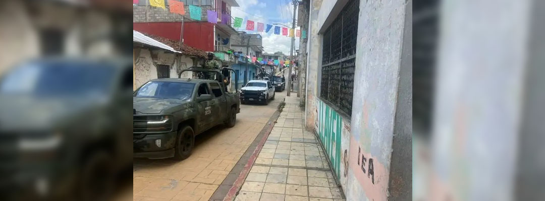 Pie de Foto.- Patrullaje del Ejército y la Guardia Nacional en la comunidad de Pantelhó, Chiapas. Foto 'La Jornada