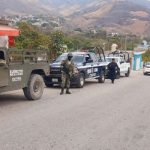 Pie de Foto.- Los militares patrullan luego del homicidio del titular de seguridad pública en Berriozábal. Foto La Jornada