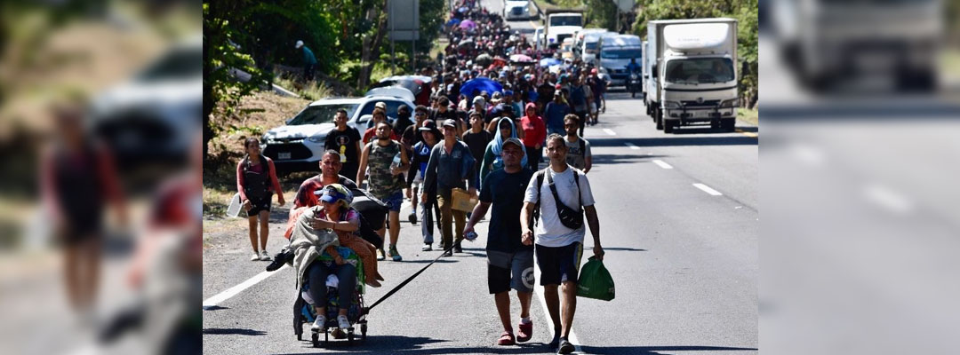 de Foto.- Más de 150 kilómetro ha recorrido el grupo llamado Viacrucis Migrante que salió de Tapachula, Chiapas y pretende llegar a Estados Unidos. Foto Edgar H. Clemente.