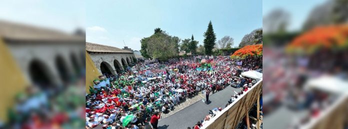 Pie de Foto.- En diversos eventos públicos y en medio de un ambiente de violencia iniciaron campañas locales. Foto Cuartoscuro