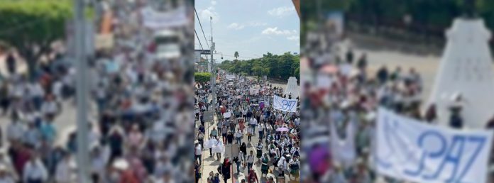 Pie de Foto.- Miles de personas exigen paz en Chiapas ante la disputas que mantienen grupos antagónicos del crimen organizado. Foto 'La Jornada