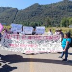 Pie de Foto.- La sección 7 del magisterio en Chiapas, bloquearon la carretera Tuxtla-San Cristóbal de las Casas en demanda de justicia por el asesinato del padre Marcelo Pérez. Foto La Jornada