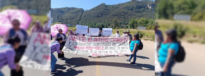 Pie de Foto.- La sección 7 del magisterio en Chiapas, bloquearon la carretera Tuxtla-San Cristóbal de las Casas en demanda de justicia por el asesinato del padre Marcelo Pérez. Foto La Jornada