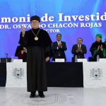 Pie de Foto.- El ex consejero presidente del IEPC, Oswaldo Chacón Rojas, fue investido como rector de la Universidad Autónoma de Chiapas. Foto La Jornada