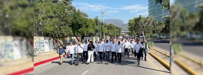 Pie de Foto.-En un comunicado señaló que “dicha ley, relega al sindicato como un ente observador impidiendo la defensa de las garantías y derechos laborales de los trabajadores, lo que ha llevado a las autoridades educativas actuar de manera unilateral incurriendo en severas violaciones a los derechos”. Foto Sección 7 SNTE