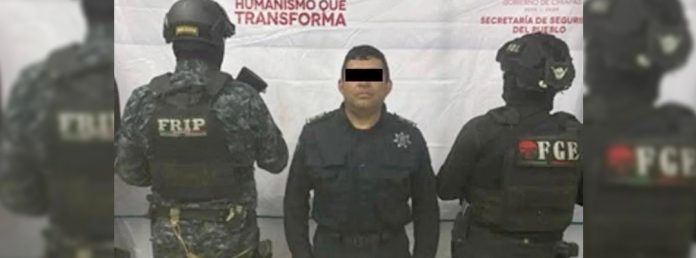 Pie de Foto.- Entre los 20 detenidos durante el operativo realizado el domingo por fuerzas federales y estatales en la comunidad Lacanjá Chansayab se encuentra un sudirector de la policía preventiva. Foto @sspchiapas