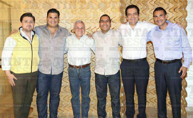 Ahí, posaron Fernando Castellanos Cal y Mayor, Willy Ochoa, José Antonio Aguilar Bodegas, Eduardo Ramírez Aguilar Roberto Albores Gleason y Luis Armando Melgar.