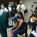Las autoridades de salud federal comenzaron este martes la vacunación contra el Covid-19 de cerca de 122 mil trabajadores de la educación de Chipas. Foto Elio Henríquez