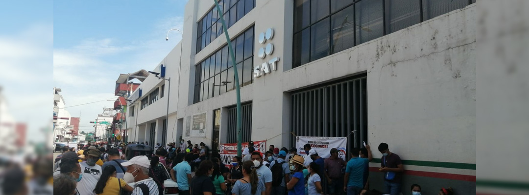 Entre los edificios gubernamentales que ‘tomaron’ los integrantes del magisterio está la sede del Servicio de Administración Tributaria en Tapachula, Chiapas, el 24 de junio de 2021. Foto La Jornada