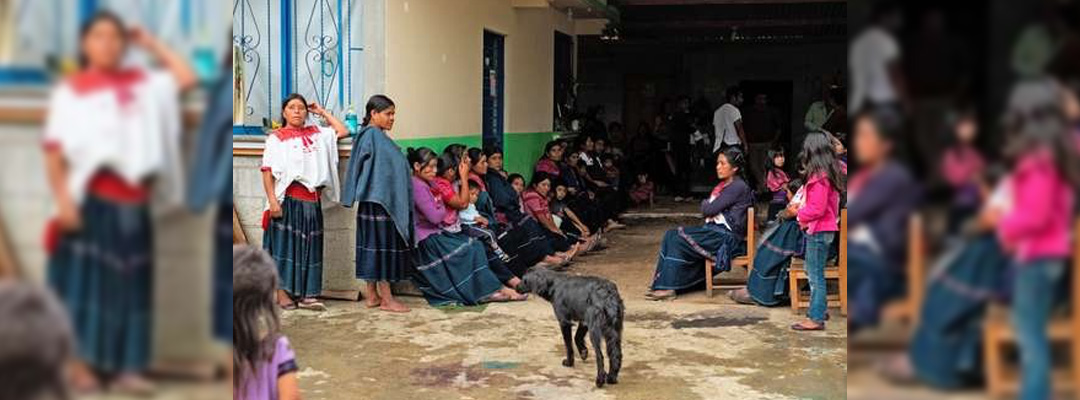 Pobladores del municipio de Aldama, colindante con Chenalhó, Chiapas, fueron desplazados por grupos paramilitares. Foto Cuartoscuro
