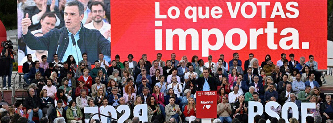 El presidente del Gobierno de España, Pedro Sánchez, habla durante una reunión electoral de los líderes del Partido Socialista de España (PSOE) en Madrid el 25 de mayo de 2023. Foto Afp