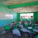 Pie de Foto.- De lo que en su momento fueron el jardín de niños y la escuela primaria, hoy quedan 2 aulas con paredes y techos de concreto, una cancha de usos múltiples construida recientemente y una casa del maestro. Foto cortesía de la comunidad Las Candelarias Bienes Comunales