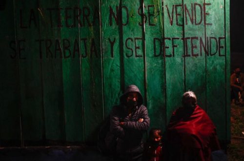 Pie de Foto.- Decenas de familias de comunidades que son bases zapatistas ha sido desplazadas por la violencia. Foto Víctor Camacho.