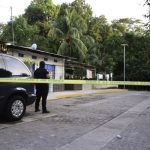 Pie de Foto.- El ataque armado ocurrido en un inmueble de Ocozocoautla, Chiapas, dejo saldo de dos policías de investigación de la FGE muertos y un herido. Foto Cuartoscuro / Chiapas