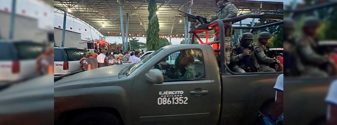 Pie de Foto.- Elementos del Ejército y la policiá de Chiapas resguardan los actos de cierre de campaña de todos los candidatos en la entidad. Foto Edgar H. Clemente