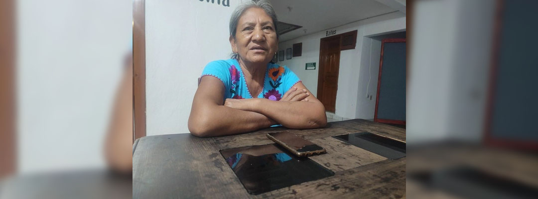 Pie de Foto.- Rosalinda Pérez Roblero, partera desde hace 46 años en Frontera Comalapa, en entrevista para La Jornada. Foto Elio Henríquez