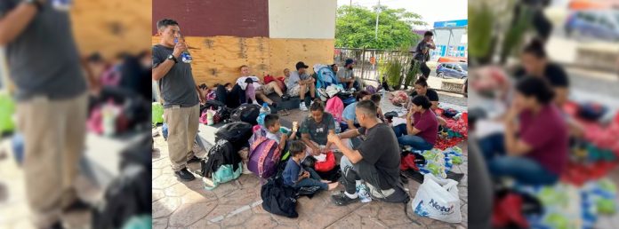 Pie de Foto.- Decenas de migrantes descansan en el municipio de Tapachula después de caminar más de 12 horas en su larga marcha hacia el norte. Fotos Edgar H. Clemente/La Jornada.