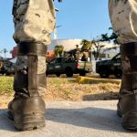 Pie de Foto.- Elemento del Ejército Mexicano detuvieron a siete personas en posesión de armas y droga en Tonalá, Chiapas. Foto Luis Castillo/Archivo