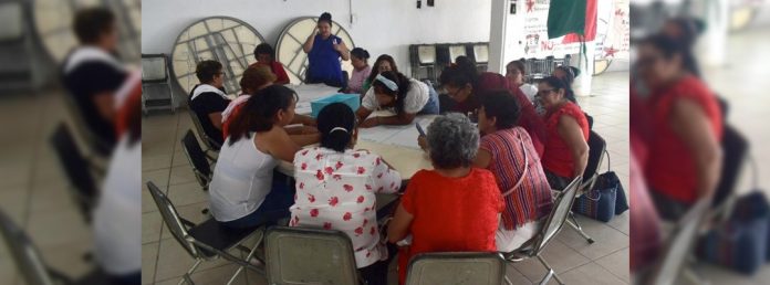 Pie de Foto.- Las mujeres buscan proporcionar a sus hijas e hijos una vida libre de violencia y de cuidados para su cuerpo,sus emociones y cultura. Foto La Jornada