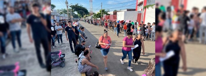 Pie de Foto.- Desde finales de agosto el gobierno de EU amplió a Chiapas y Tabasco la posibilidad para que los migrantes inicien trámite de asilo a través de la aplicación de 'CBP One'. Foto Édgar H. Clemente