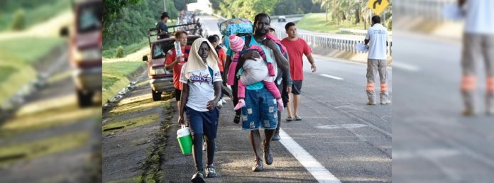 Pie de Foto.- La caravana migrante pretenden avanzar como primer punto a la CDMX para conseguir trabajo y obtener ingresos antes de seguir a la frontera con Estados Unidos. Foto Édgar H. Clement