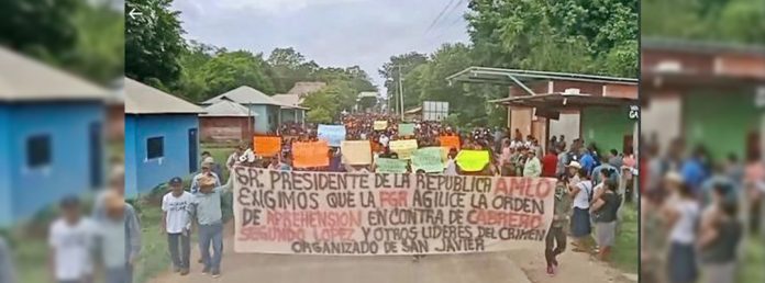 Pie de Foto.- Pobladores de San Javier, municipio de Ocosingo, Chiapas, se manifestaron para exigir a los gobiernos federal y estatal atención a sus demandas. Foto La Jornada