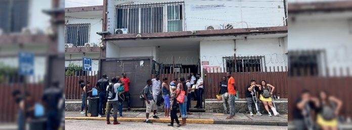 Pie de Foto.- Las peticiones de asilo este año representan una reducción del 50% respecto al año pasado cuando de enero a octubre se registraron 127 mil 792 solicitudes. Foto Edgar H. Clemente.