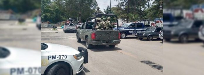 Pie de Foto.- De acuerdo con pobladores de Chilón, municipio situado en el norte de la entidad, los hechos sucedieron la madrugada del 21 de octubre, cuando desde uno de los vehículos en los que se transportaban el alcalde Mario Hernández Aguilar; el director de la policía municipal, Alfredo Pérez y el tesorero, entre otros funcionarios, dispararon en contra de 3 personas desarmadas. Foto @y_dpm