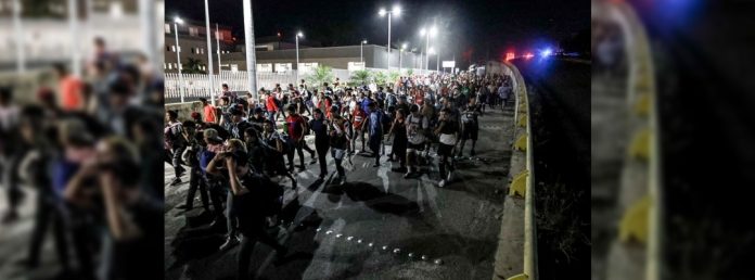 Pie de Foto.- Una de las caravanas migrantes salió de Tapachula, Chiapas, el 12 de diciembre, mientras que el otro contingente partió el día 18. Foto Cuartoscuro / Archivo