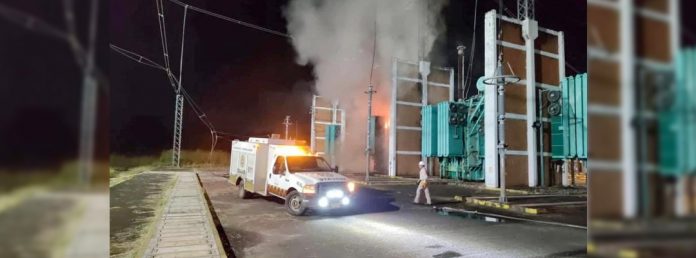 Pie de Foto.- Cuerpos de Protección Civil y Bomberos acudieron al sitio del siniestro al sur de Tapachula, para sofocar las llamas. Foto: cortesía para La Jornada