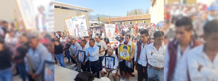 Pie de Fito.- Decenas de personas asistieron a la misa en memoria del padre Marcelo Pérez Pérez. Foto Elio Henríquez