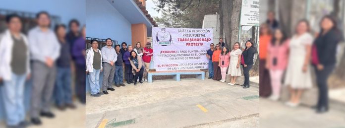 Pie de Foto.- Las prestaciones consisten en pago de guarderías, de lentes, becas para sus hijos, útiles escolares, entre otras. Foto La Jornada