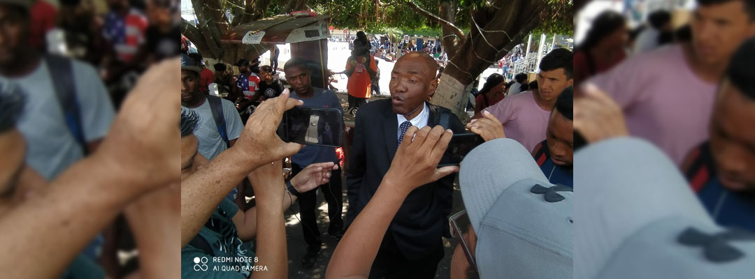 Pie de Foto.- Wilner Metelus, presidente del Comité Ciudadano en Defensa de los Naturalizados y Afromexicanos de visita en Chiapas. Wilner Metelus, presidente del Comité Ciudadano en Defensa de los Naturalizados y Afromexicanos de visita en Chiapas. Foto La Jornada