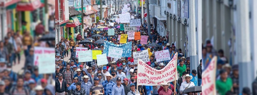 Pie de Foto.- Protesta en Teopisca, Chiapas, contra la imposición de Luis Valdez como presidente municipal, luego del asesinato de su hermano y edil, Rubén de Jesús Valdez Díaz. Foto Cuartoscuro
