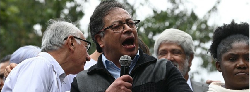 El presidente de Colombia, Gustavo Petro, durante un discurso frente a miles de simpatizantes en la capital, Bogotá, el 7 de junio de 2023. Foto Afp