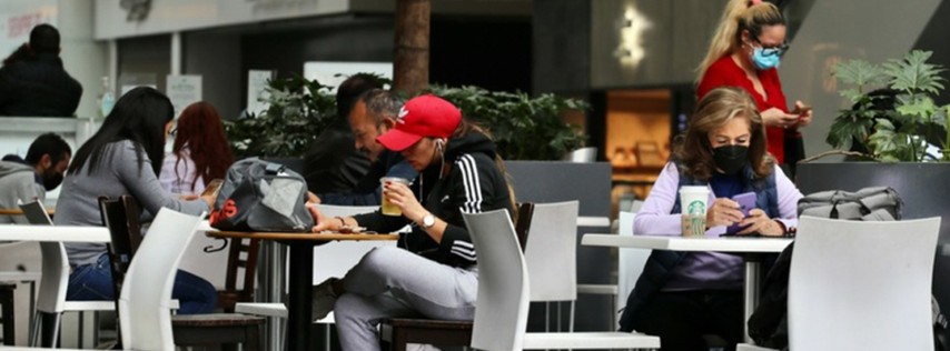 Restaurante en Paseo de la Reforma. Foto Roberto García Ortiz / Archivo