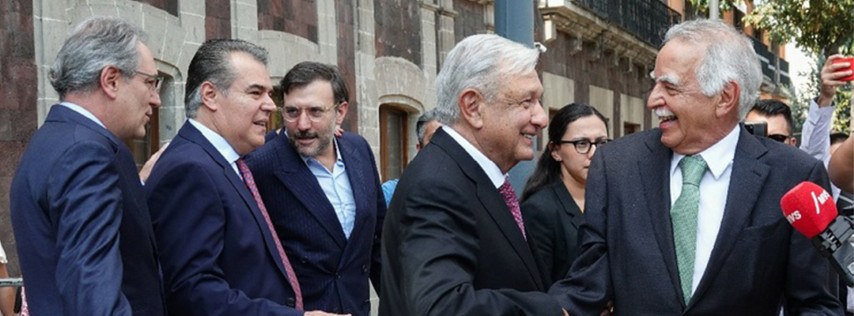 Antonio del Valle, Francisco Cervantes, el presidente Andrés Manuel López Obrador y Rolando Vega al final de la reunión. Foto Cuartoscuro