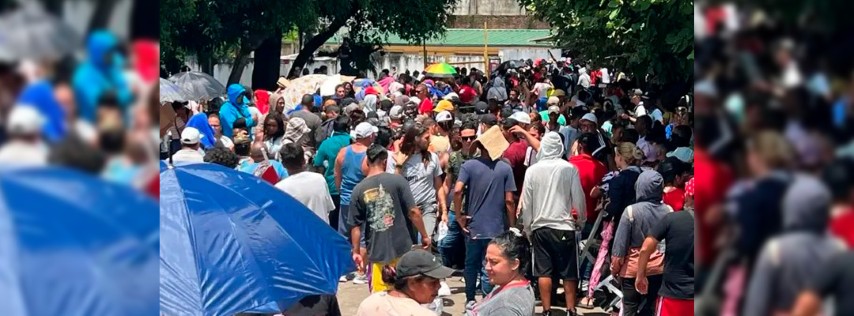 Pie de Foto.- Unos cinco mil migrantes, el doble de los últimos días, se apostaron afuera de la Comisión Mexicana de Ayuda a Refugiados en Tapachula, Chiapas, en busca de iniciar trámites, el 20 de septiembre de 2023. Foto Édgar H. Clemente